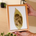Φωτιζόμενη Κορνίζα με Χαραγμένο Φυσικό Φύλλο